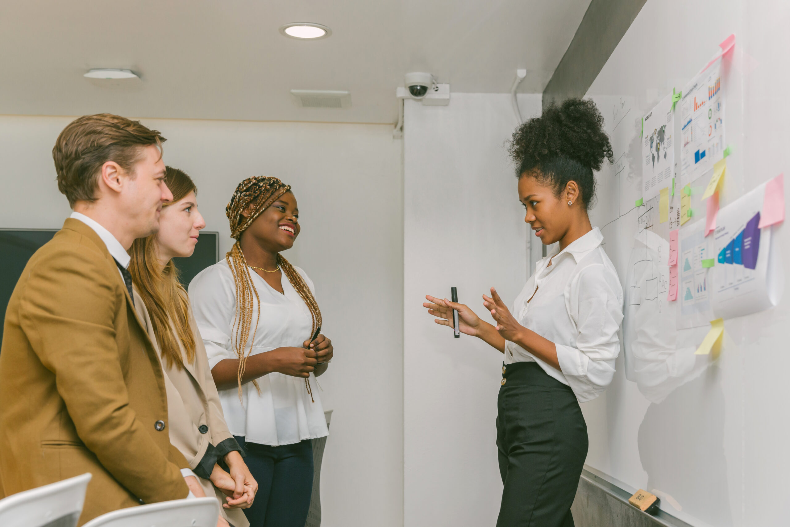 An entry-level professional with good leadership skills, talking to her team.